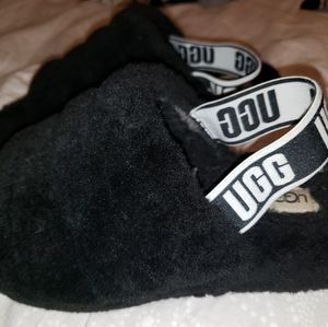 BLACK FUZZY UGG SLIPPERS